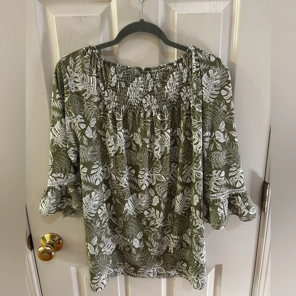 Robert Louis Lace Olive Floral Pattern Top 3/4 Sleeve - Picture 2 of 7